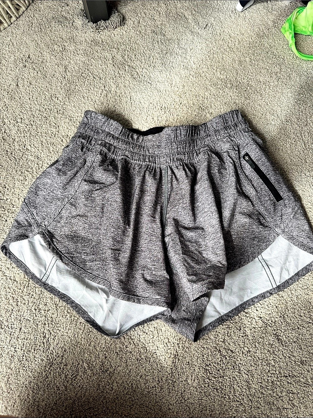 Lululemon Tracker Short V 4" Athletic Shorts Gray & Black Size 6